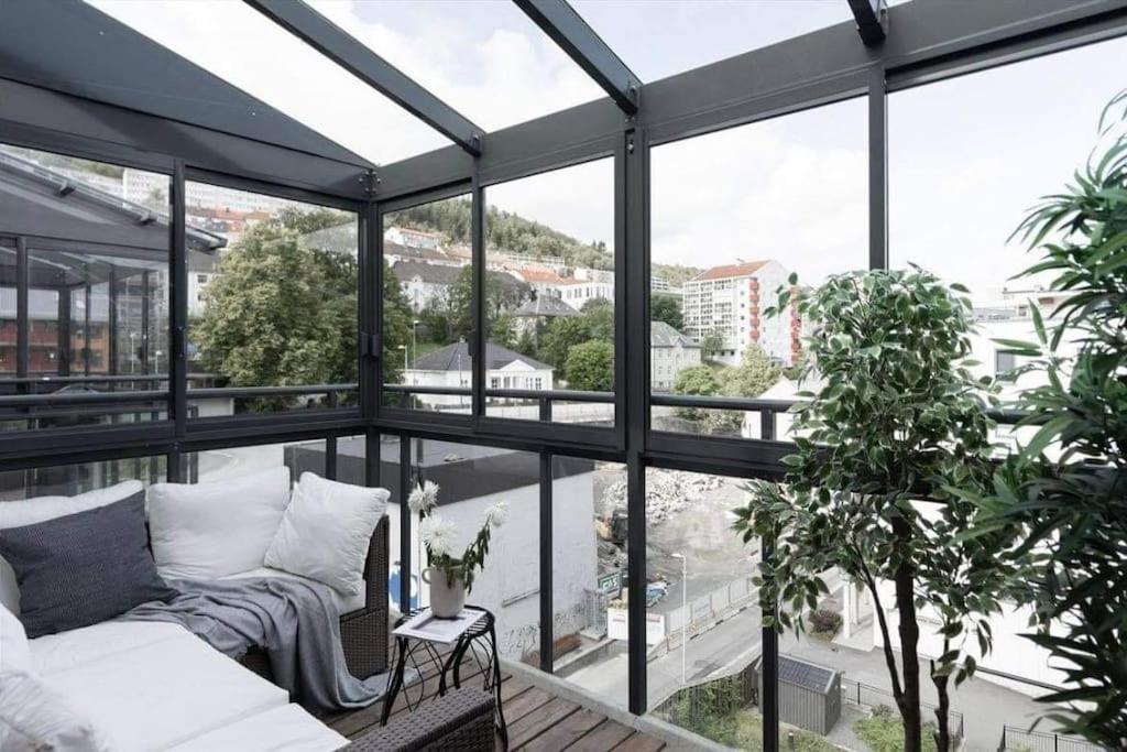 Luxury & modern apartment by the ocean