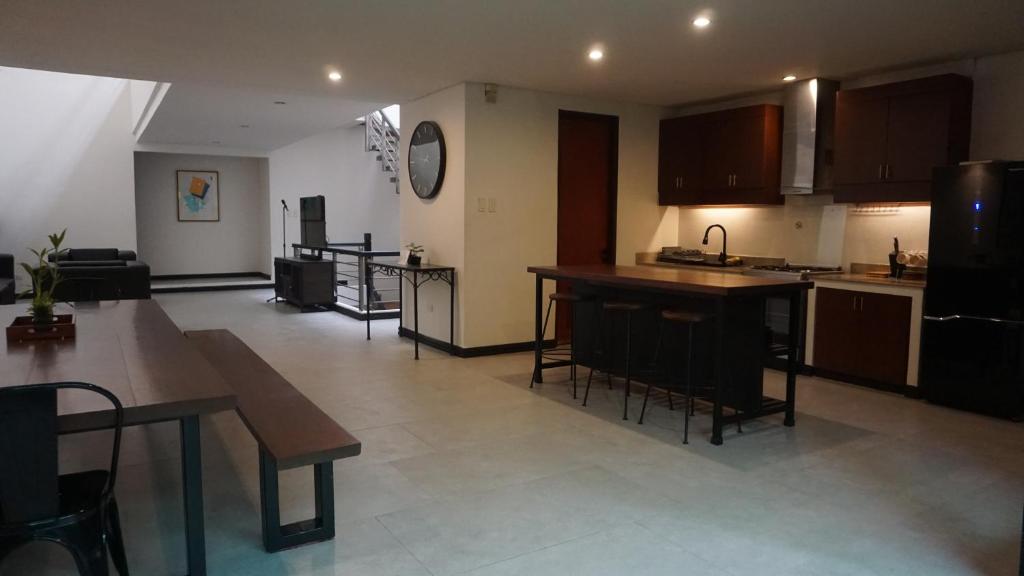 Tropical 3-bedroom house with pool