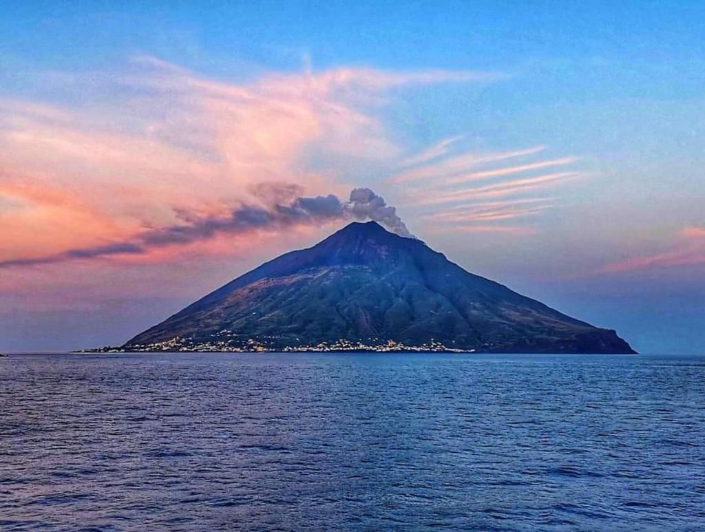 Stromboli Suite Apartment with Terrace Volcano & Sea view