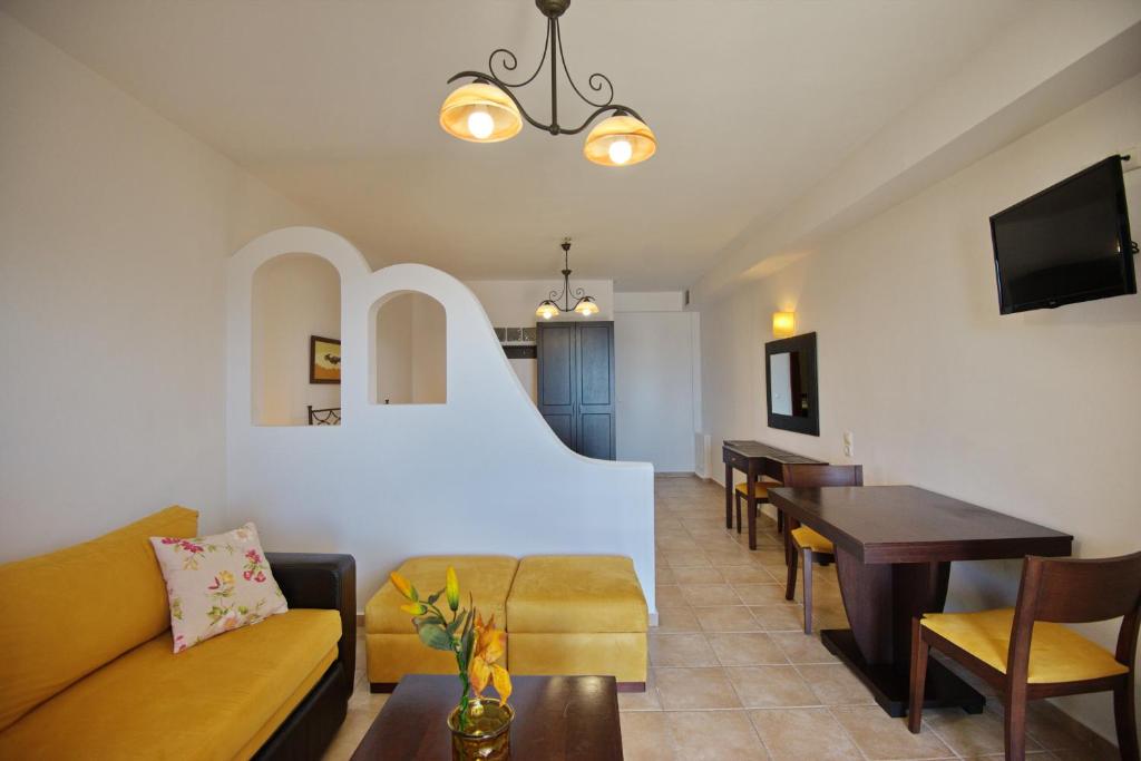 Yalis Hotel (Votsi)