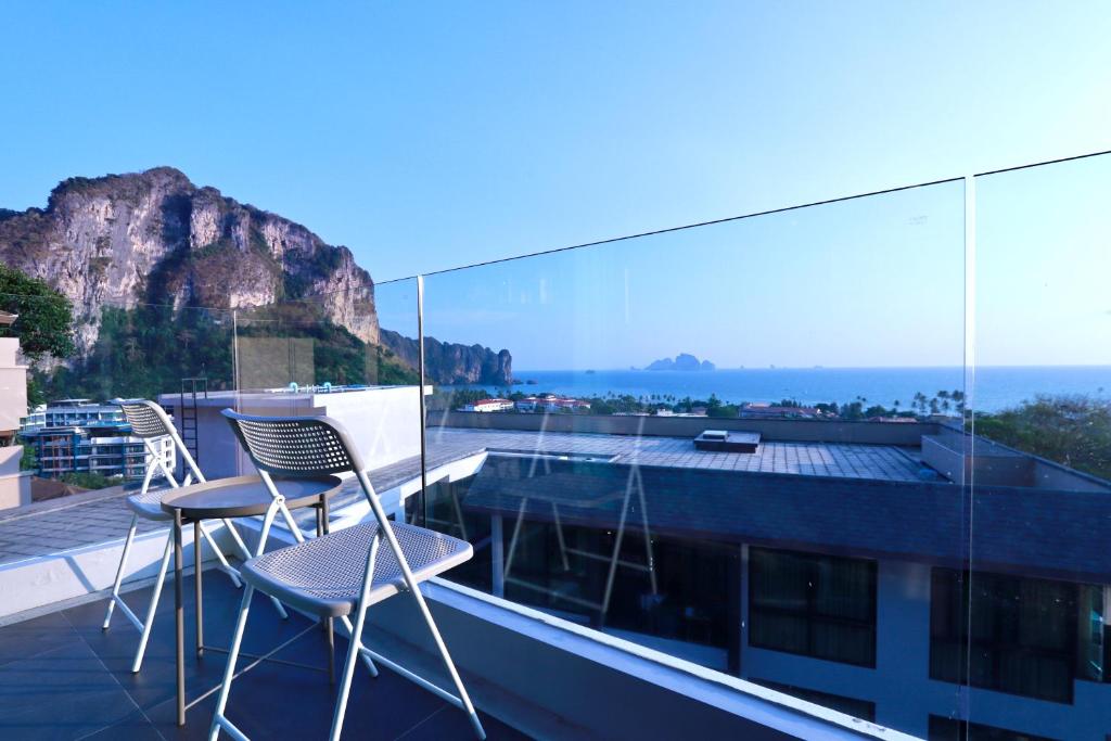 Luxury Sea view Condo -5 mins walk to beach