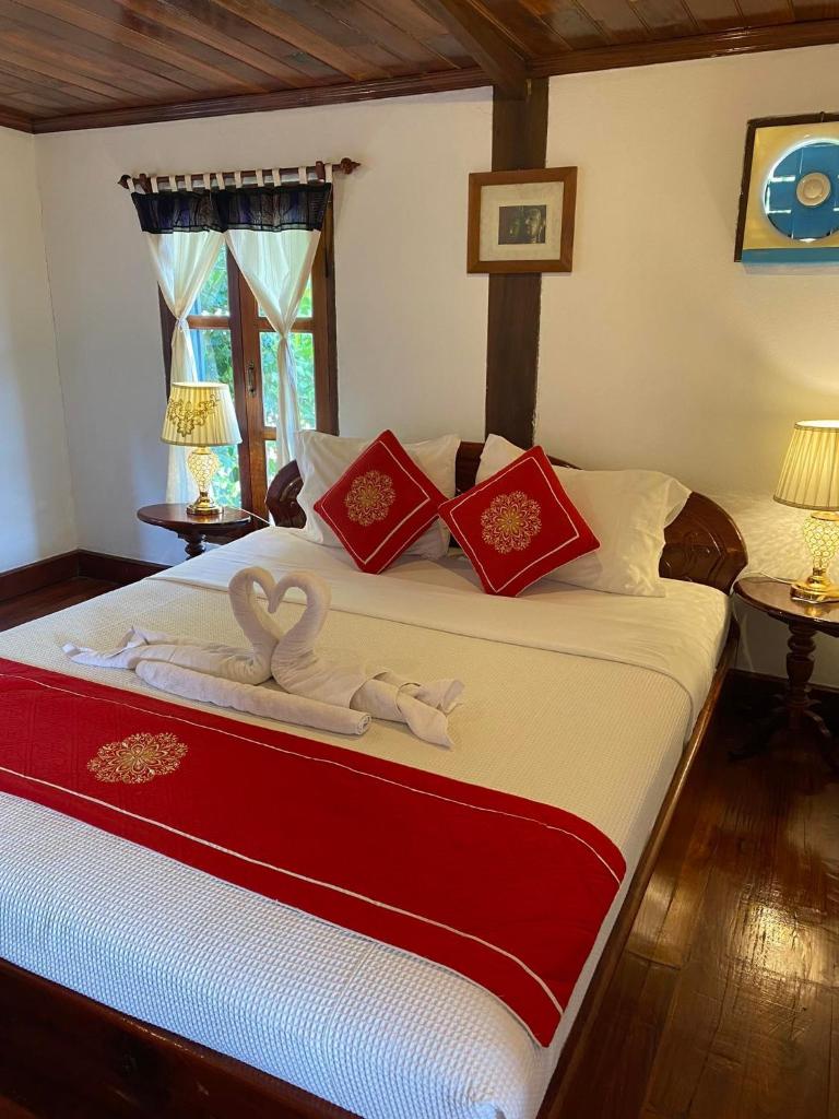 Villa Ouis Namkhan Riverside Hotel