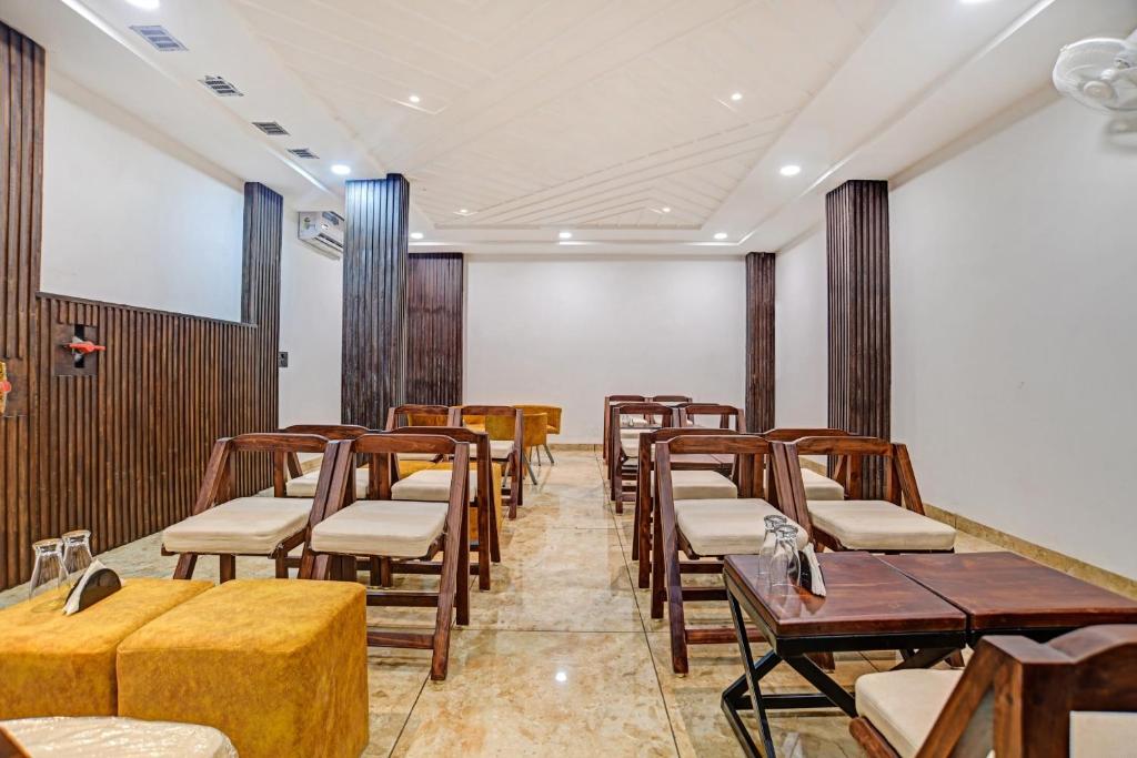 OYO Townhouse 851 Hotel Saurabh Inn