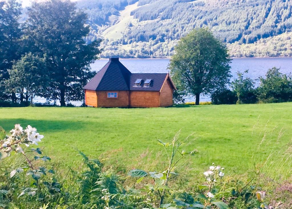 Seal Point Cabin - Luxury Glamping (Cairndow)