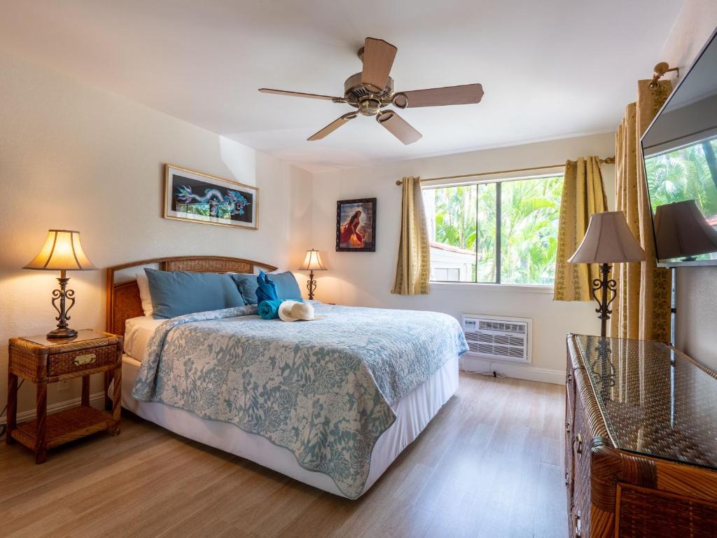 Spacious unit located in Maui Hill Resort steps from the beach