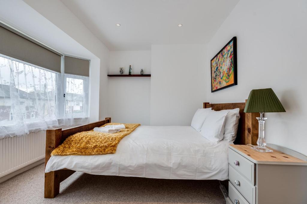 Tasteful 3-Bedroom House with private parking - Florence Park