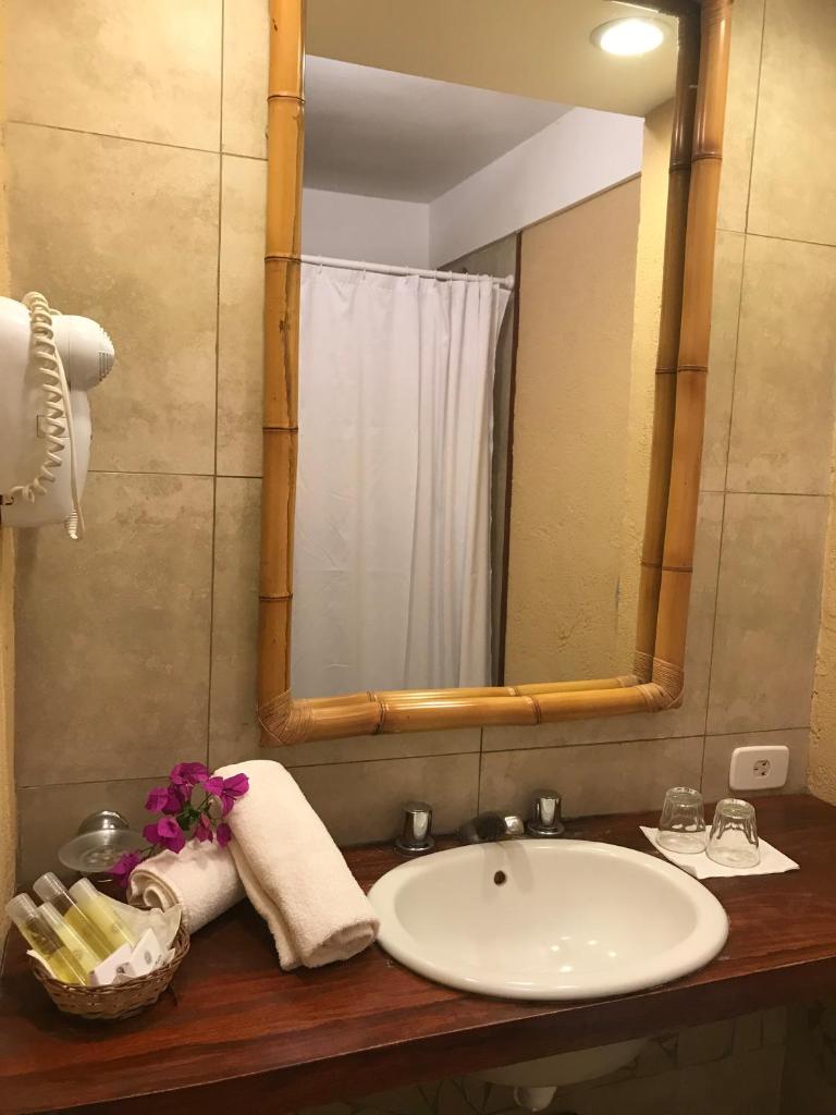 Hotel Raices Esturion
