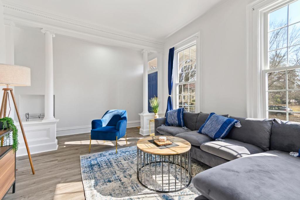 Casa Soleada in East Rock near DT and Yale SOM with FREE Parking and King Bed (New Haven)