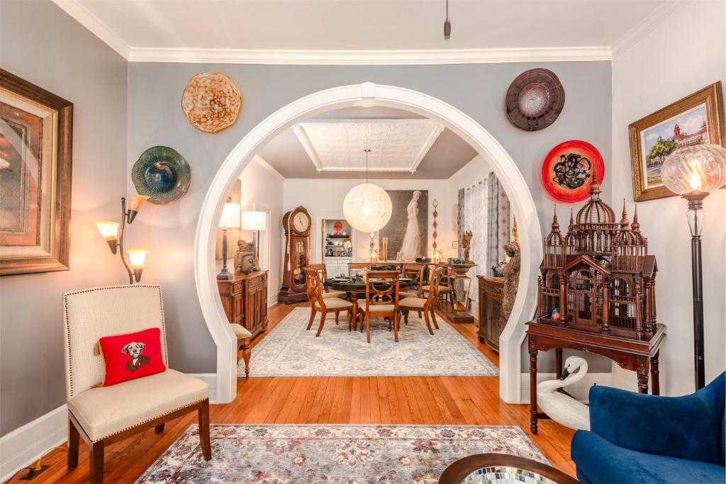 Red Bud Manor Inn