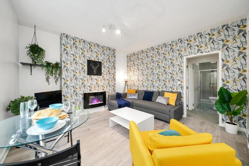 Sleek and Stylish Flat in Plymouth!