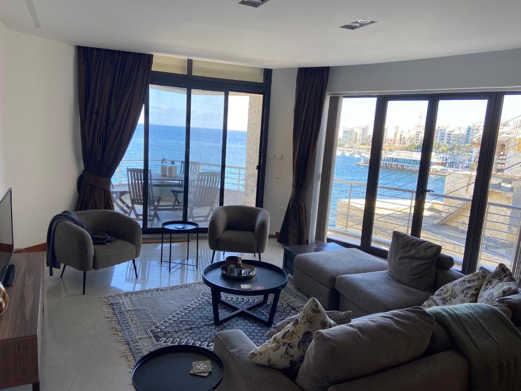 Luxury Bay View 3 Bed 3 Bath Seafront Apartment in St Paul's Bay