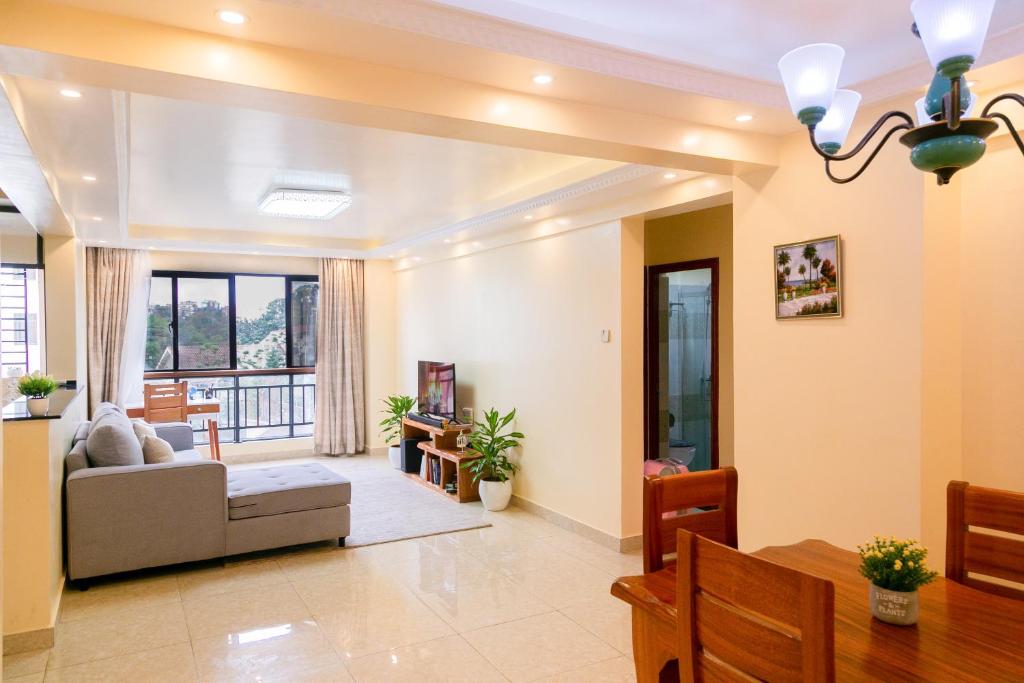 Kobe's luxurious 2bedroom with a gym and a city view