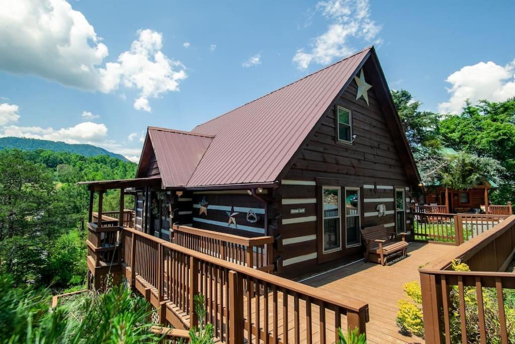 Bear Claw Cove - hot tub (Sevierville)