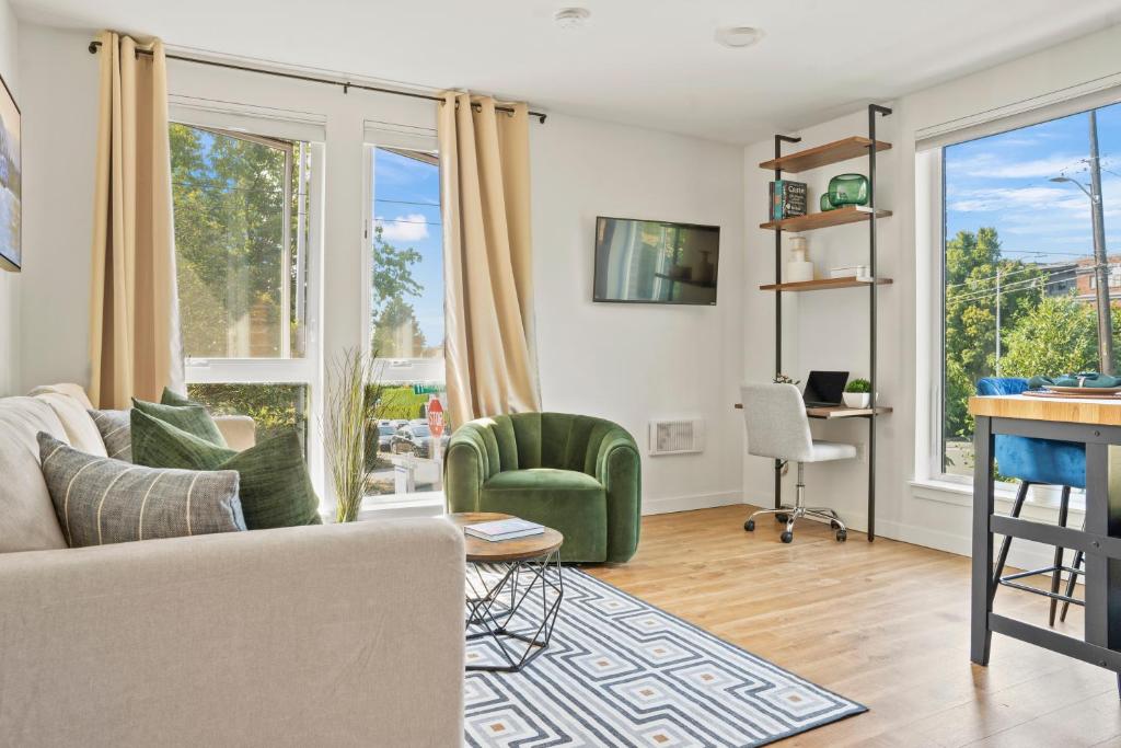 NEW Bright Capitol Hill Condo