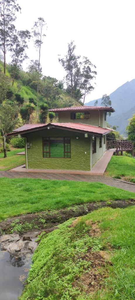 Casa Verde en Baños de Agua Santa con vista al volcán Tungurahua