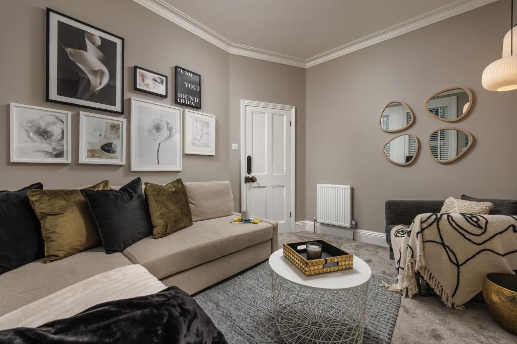 Beautiful 3 Bed House - Plymouth - Sleeps 7 By Habita Property