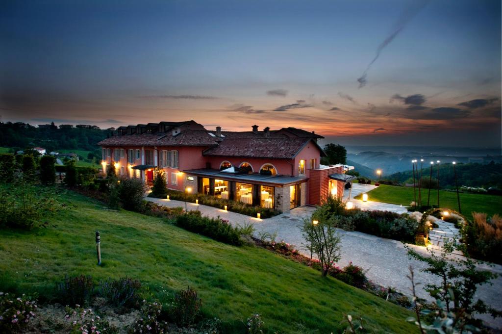Relais Villa D'Amelia (Benevello)