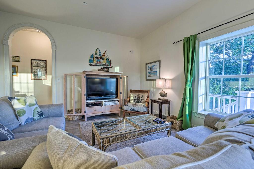 Gulf Coast Getaway with Porch and Grill Walk to Beach (Long Beach)