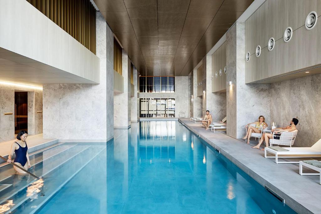 A Stylish Apt Right Next to Southern Cross Station