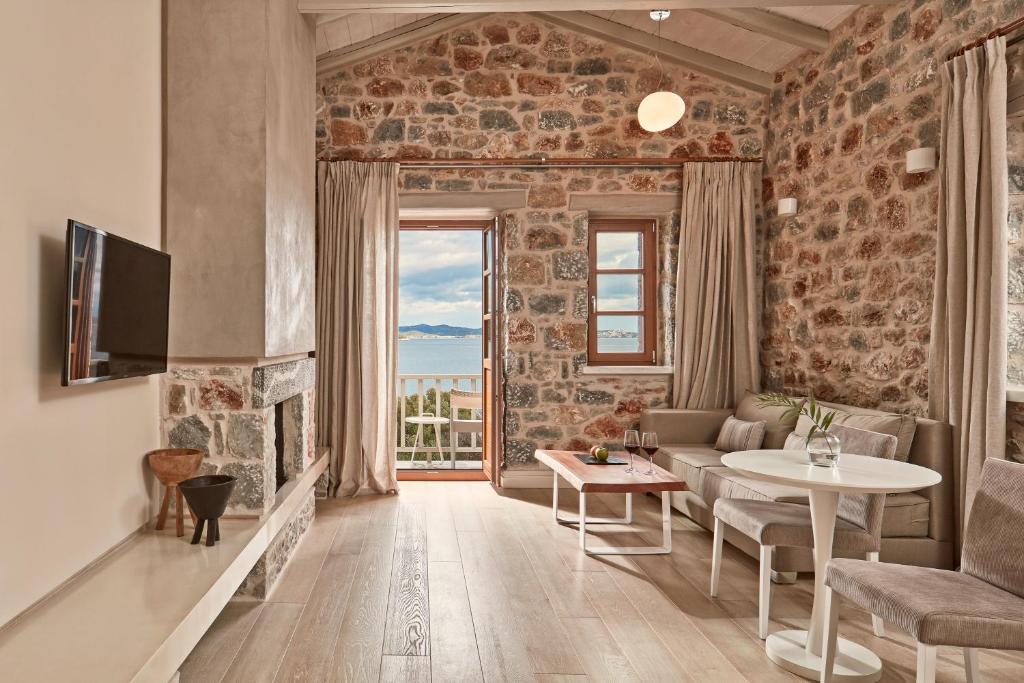 100 Rizes Seaside Resort- Small Luxury Hotels of the World (Gythio)