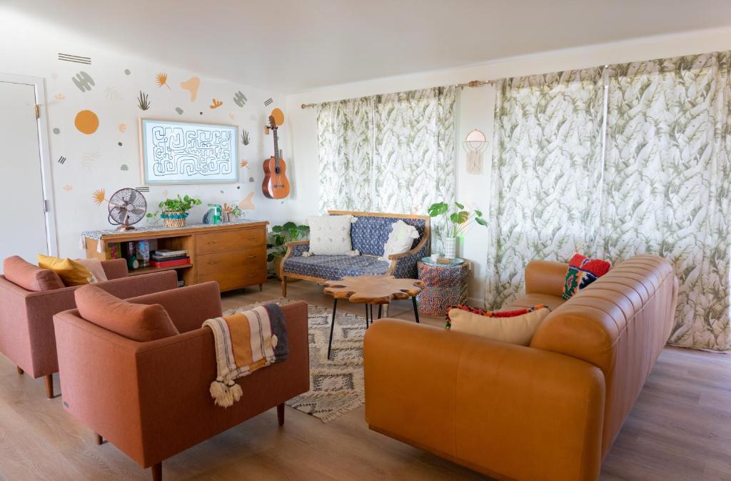 El Paseo Cute Mid-Century Home