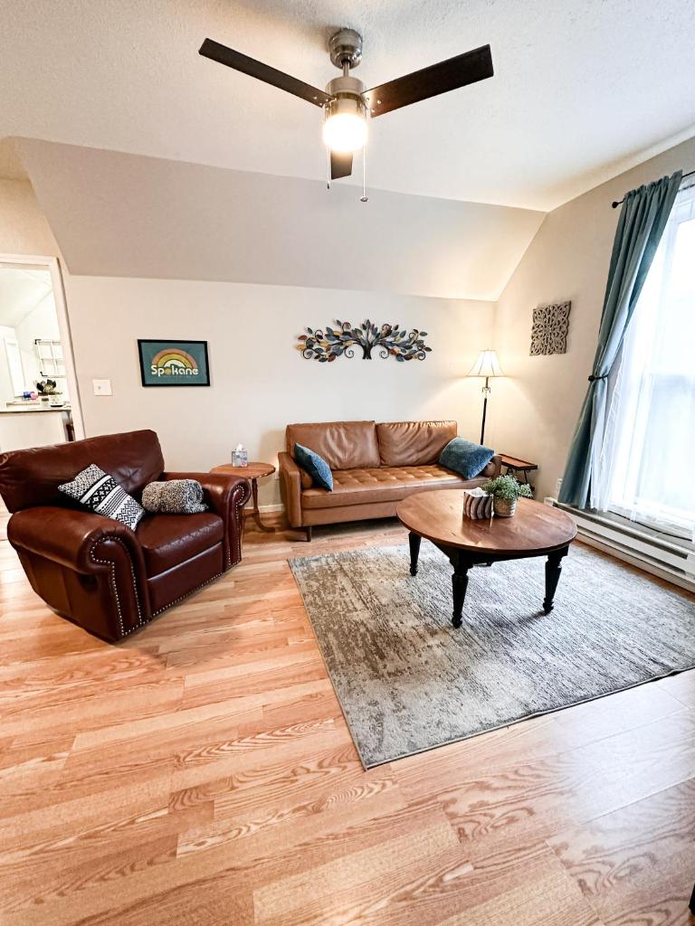 1BR Upstairs Pets OK Wi-Fi