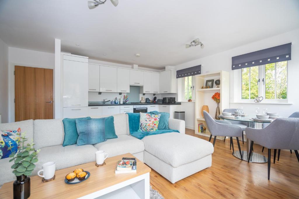 2 Bedroom Penthouse Apartment Close To City Centre