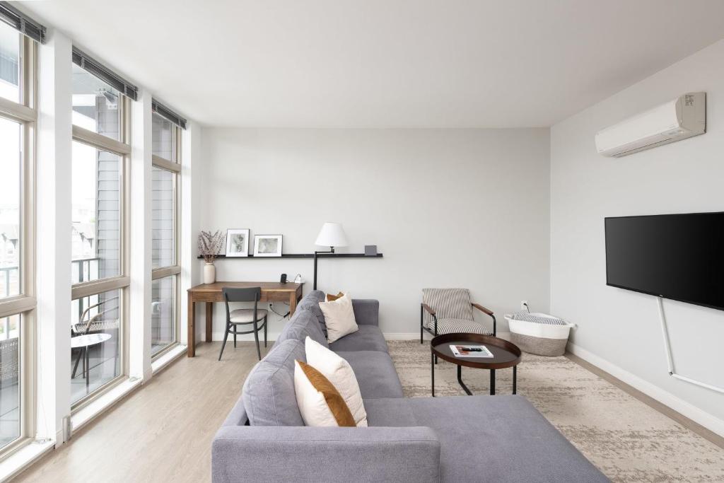 Flexhome Walker's Point 1BR Q1