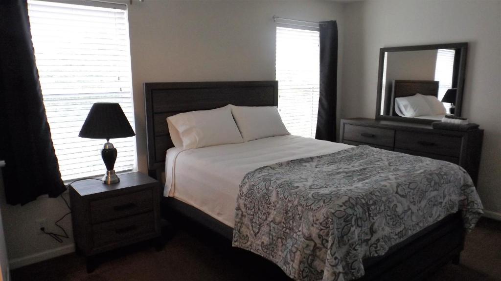 Campbell's Accommodations (Gull Lake)