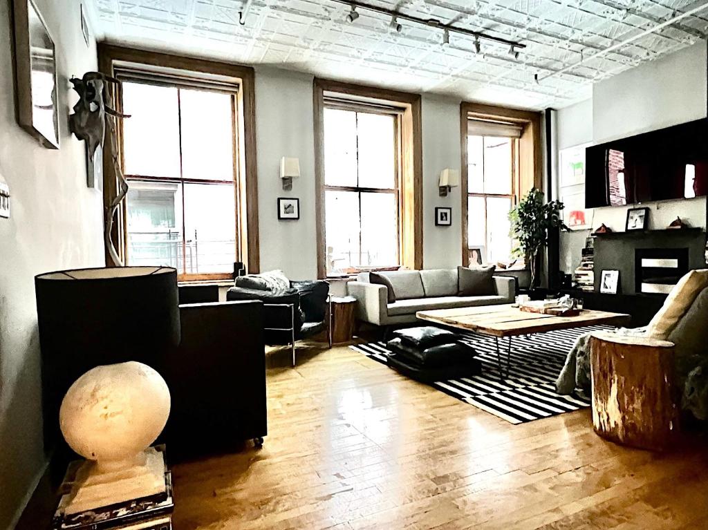 TRIBECA/SOHO 2 BEDROOM LUXURY LOFT