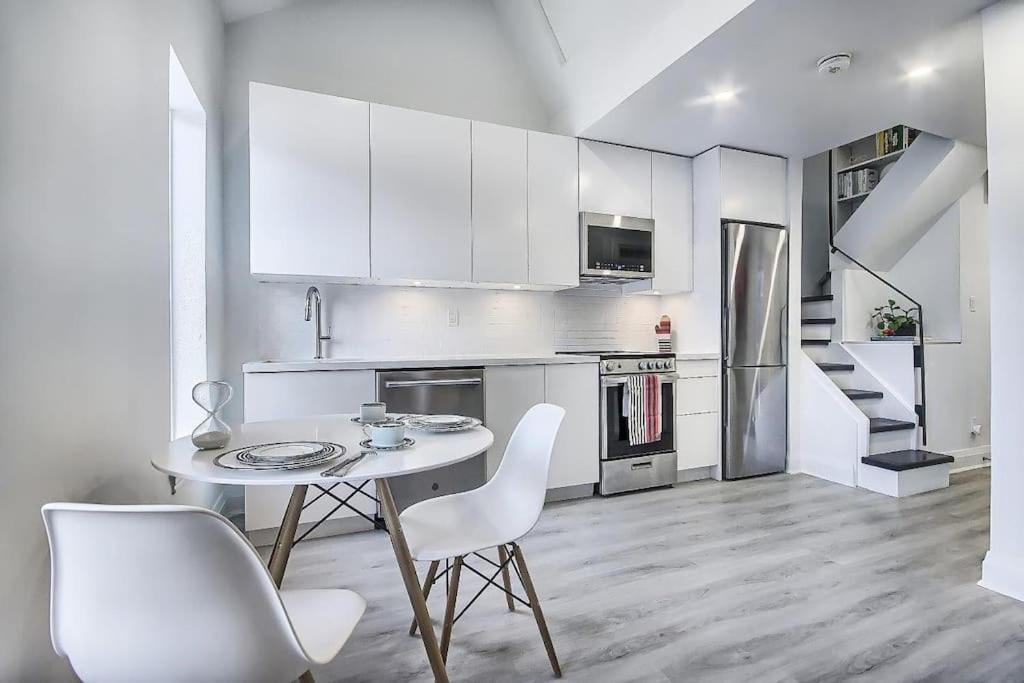 Modern & Elegant Downtown Loft Apartment