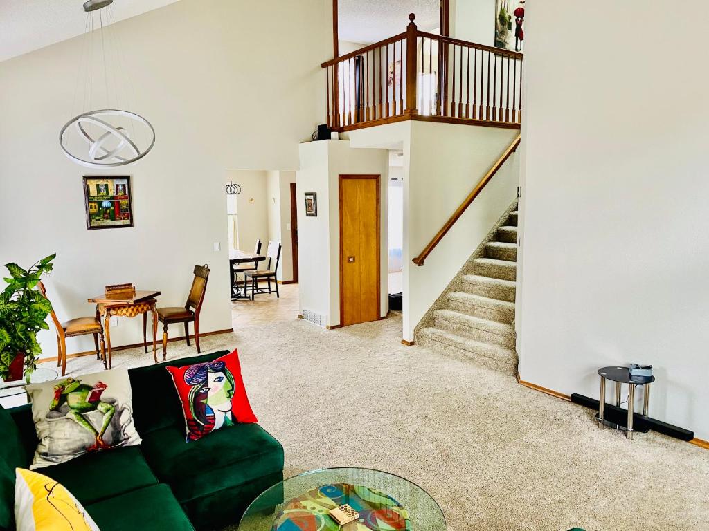 3br home + 2br unit close to USAFA with fireplace
