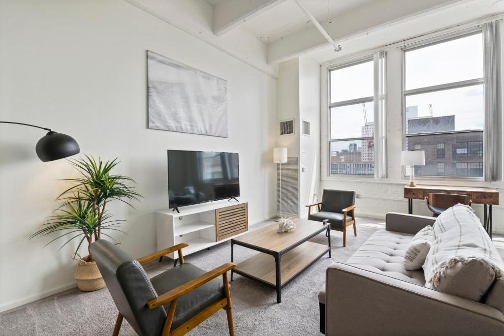 LUXE Studio by Center City I Netflix