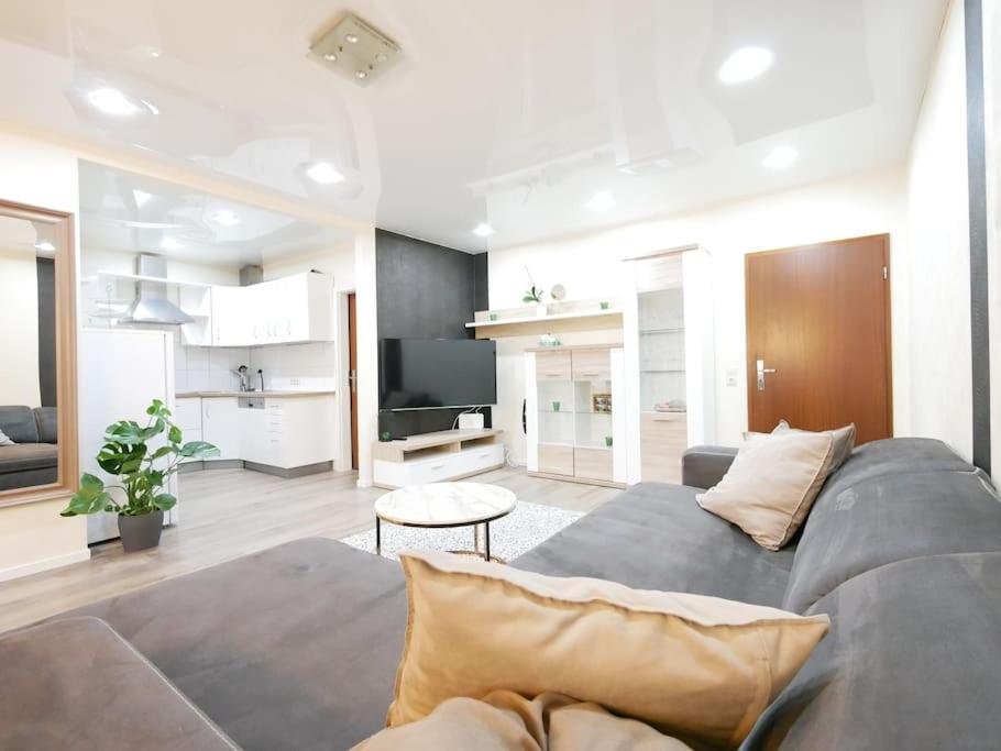 61 m2 Erdgeschosswohnung mit eigenem Parkplatz vorm Haus
