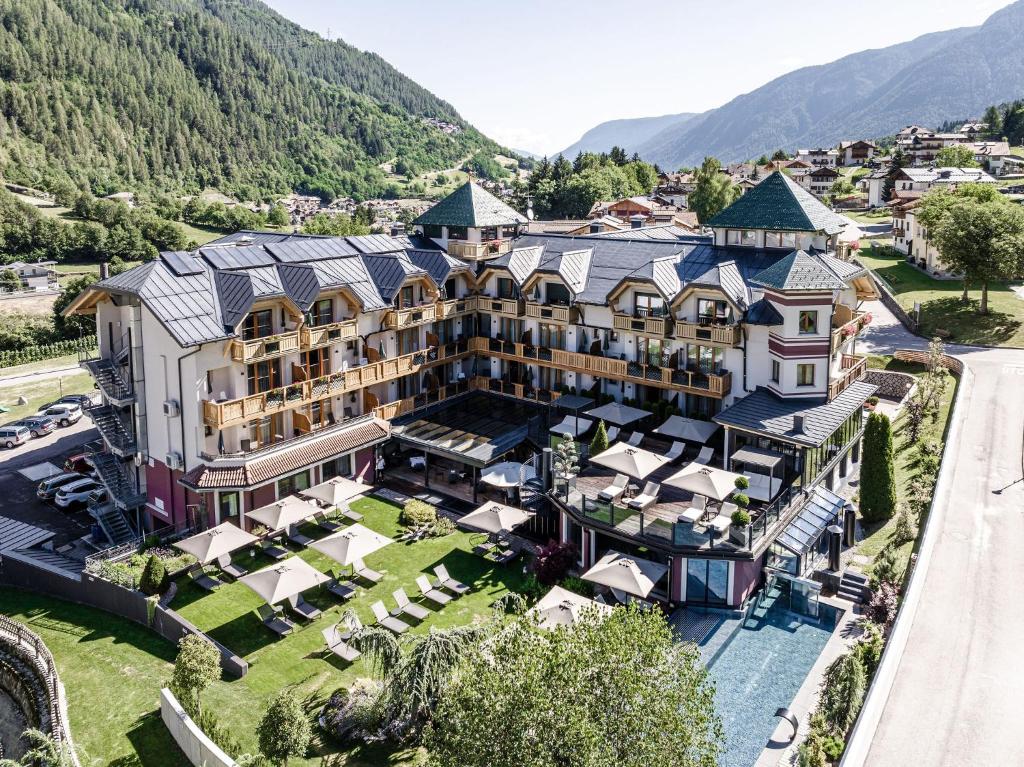 Tevini Dolomites Charming Hotel (Commezzadura)