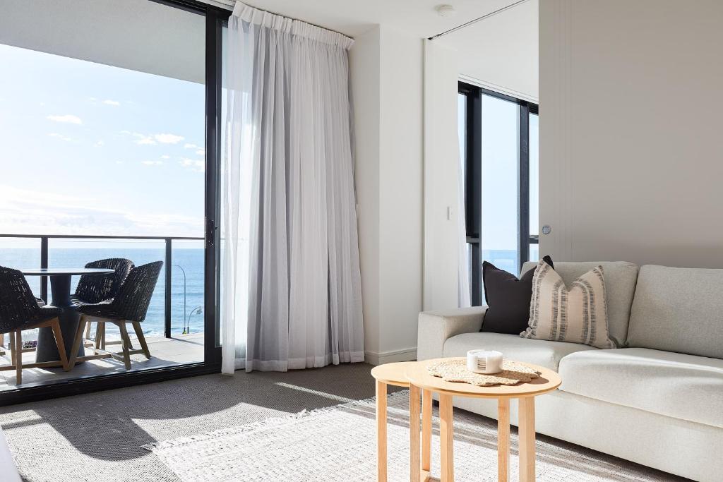 The Swell - Beach front Apartment Newcastle