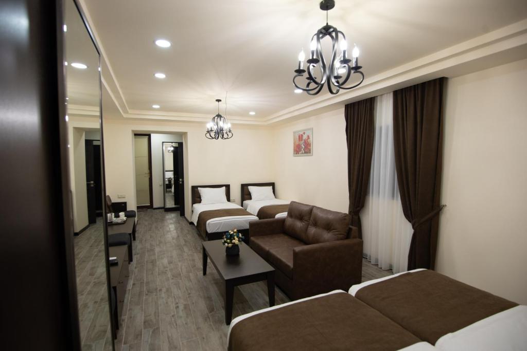 BOUTIQUE LIVING HOTEL