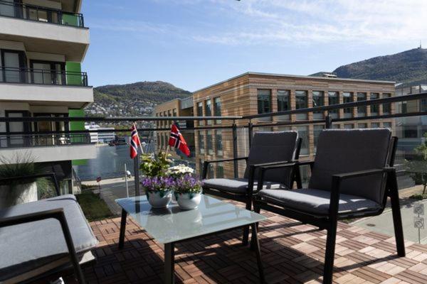 Nydelig leilighet med sjøutsikt og herlig terrasse