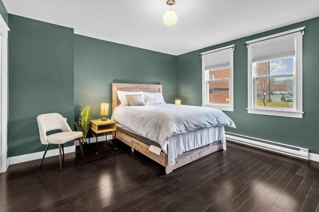 Beautiful & Cozy DT Home With PingPong Table