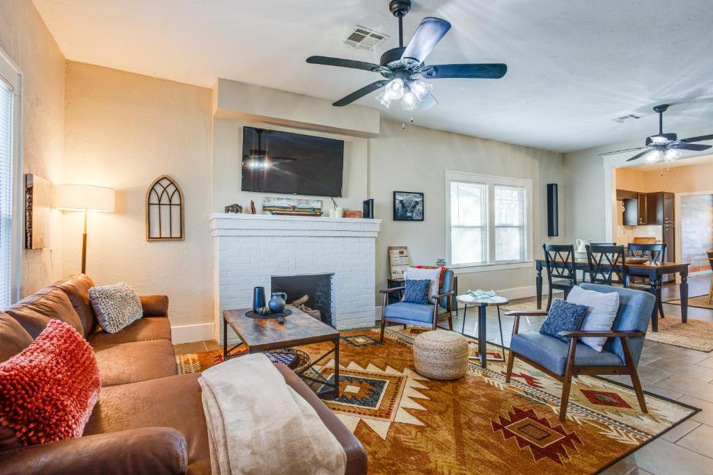 Chic Lawton Home (Lawton)