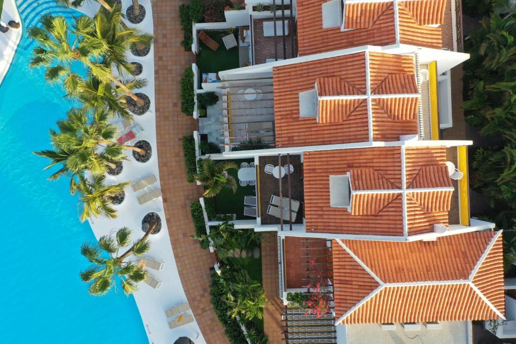 Villas Parque Santiago III by Upper Luxury Housing