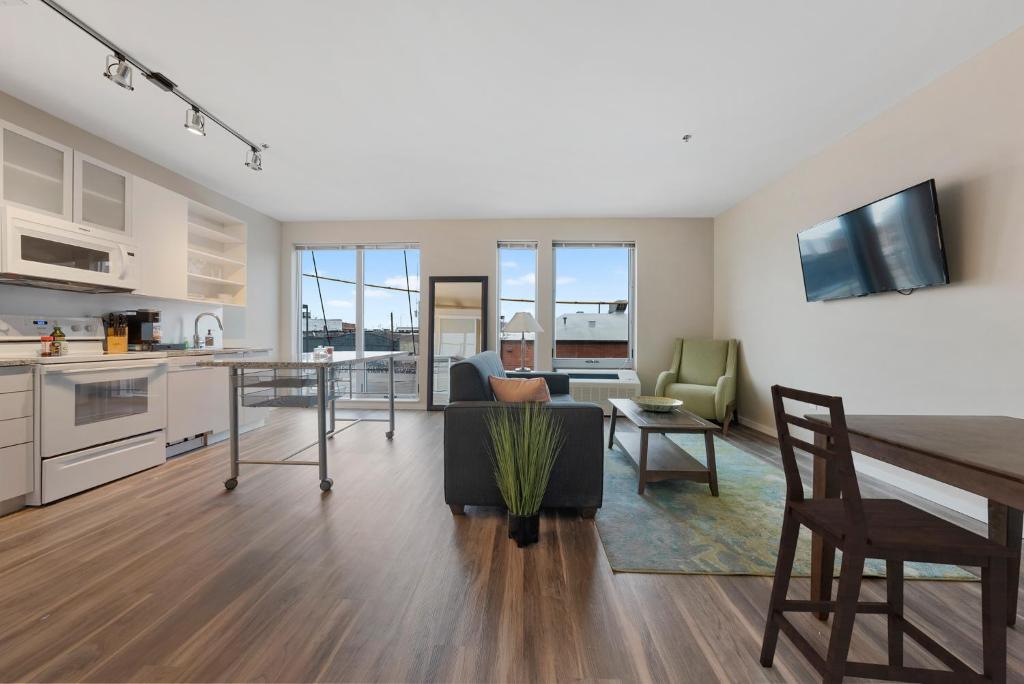 All in One Resort Style Vacation with Beautiful Rooftop 335