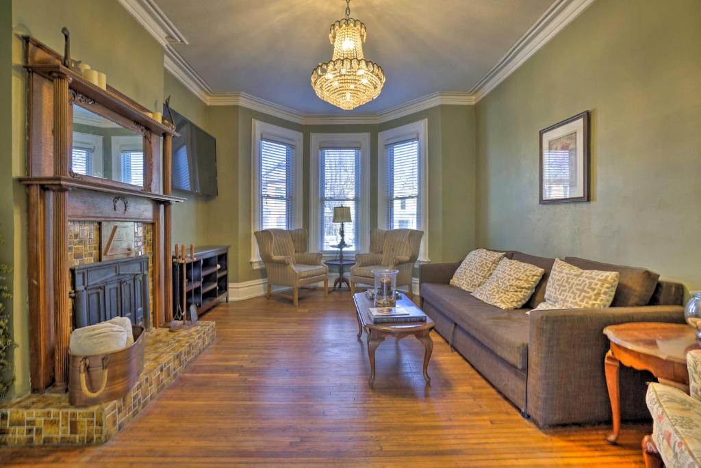 Short North Columbus Home about 1 Mi to Downtown!