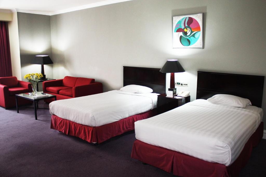 Surabaya Suites Hotel Powered by Archipelago
