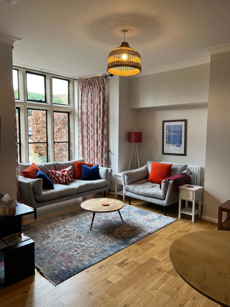 School House Cottage - 2 bedroom cottage - 1 dbl