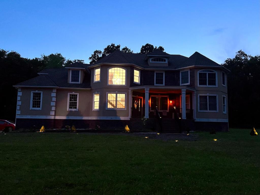 Hudson Valley Dream Mansion (Wallkill)