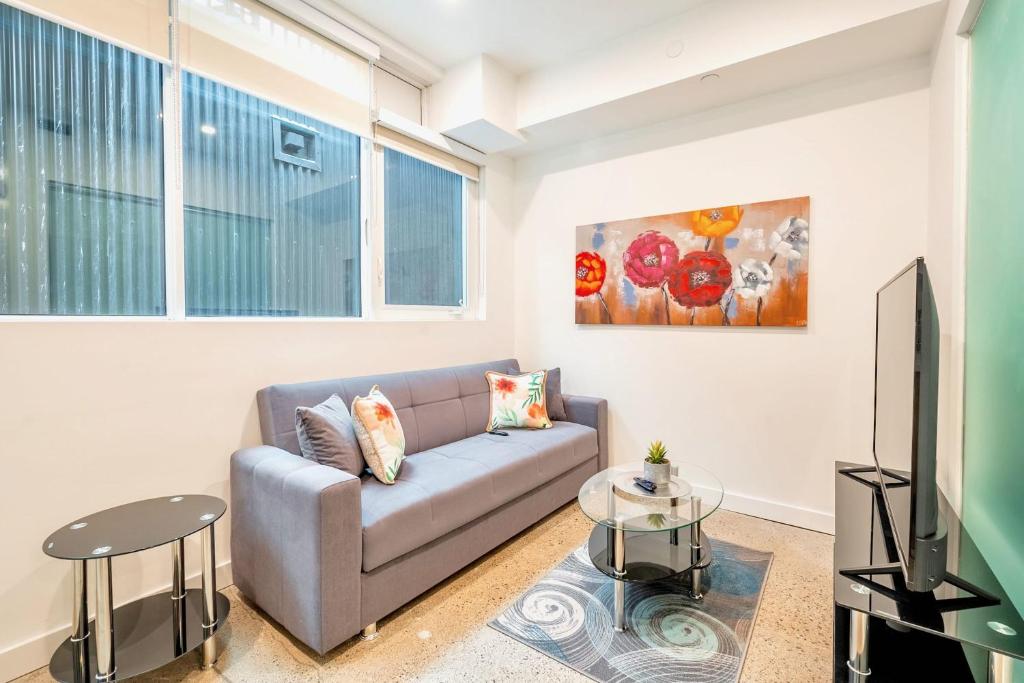 Spacious 2BR Apartment - Near Leslieville!