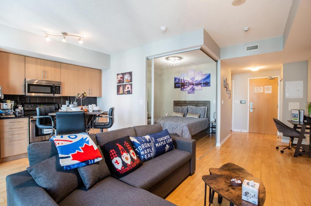 Bright Lakeview Suite