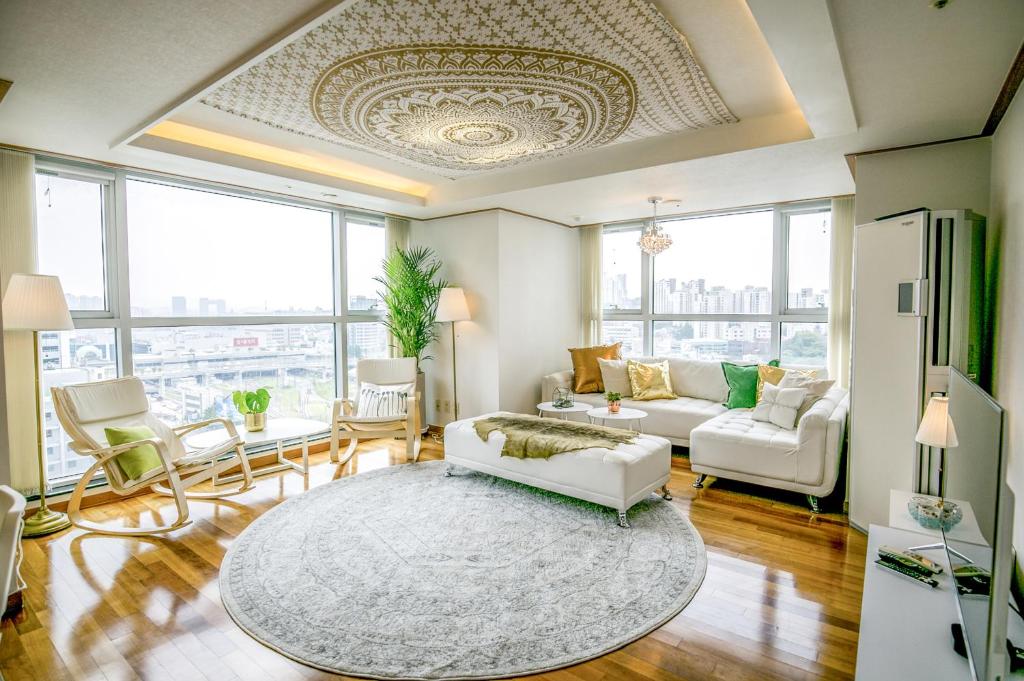 Superior Cozy Home J
