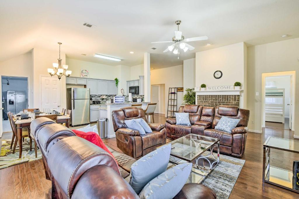 Family-Friendly Dallas Home with Game Room!